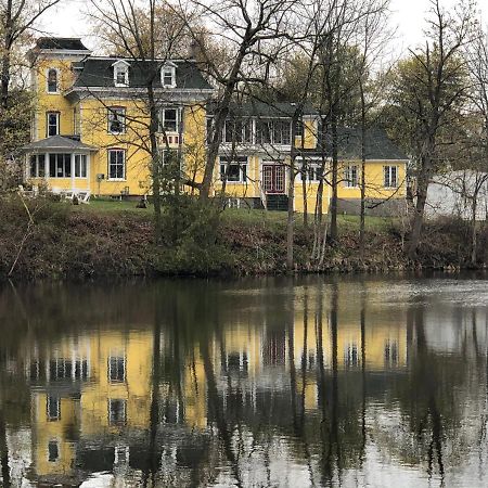 Bed and Breakfast Pangea House à Gananoque Extérieur photo