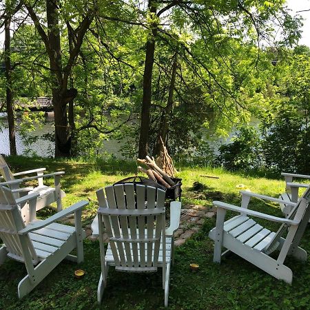Bed and Breakfast Pangea House à Gananoque Extérieur photo